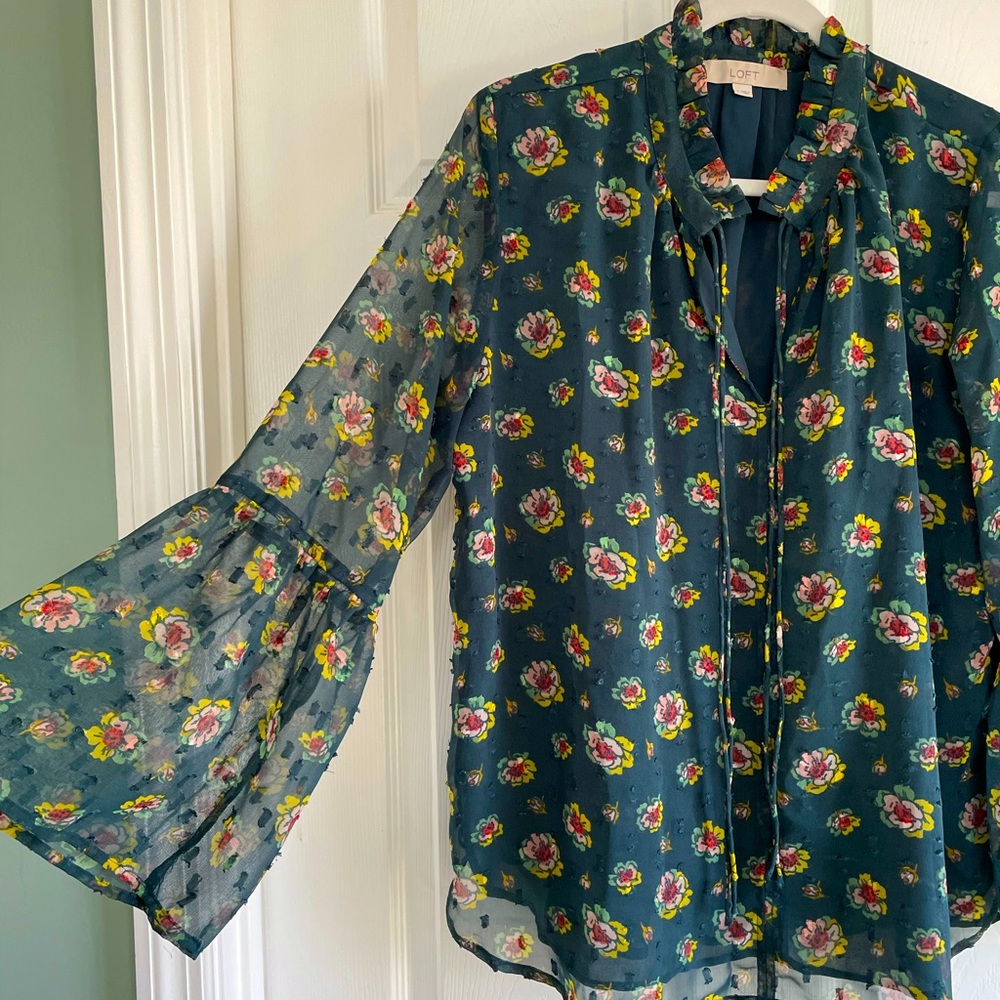 LOFT bellsleeve blouse